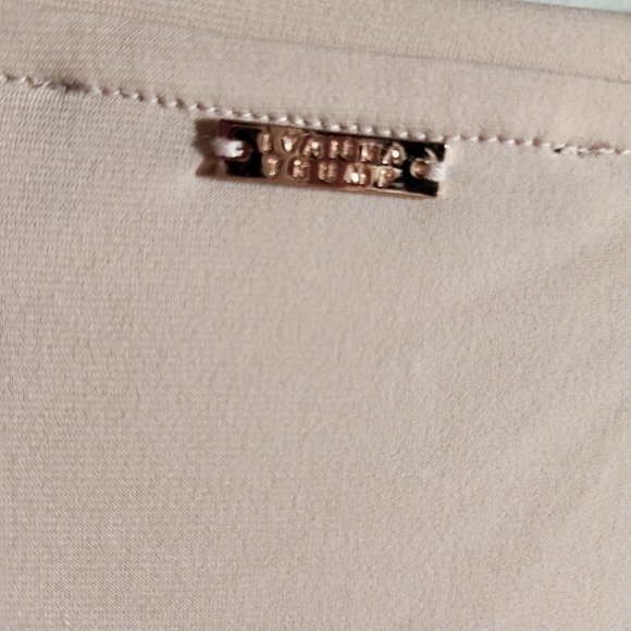 Ivanka Trump Beautiful lightweight jersey top with cross ruffle - Picture 10 of 10